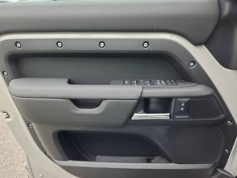 Used 2026 Land Rover Defender 110 S image 22