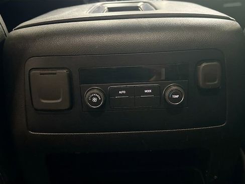 Used 2018 Chevrolet Suburban LT image 27