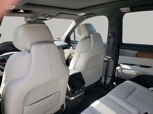 New 2026 Cadillac Vistiq Luxury AWD/4WD image 20
