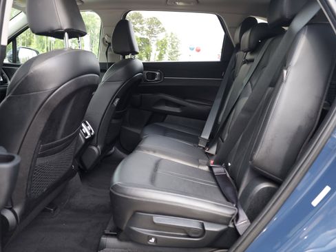 Used 2024 Kia Sorento S w/ Panoramic Sunroof Package FWD image 12
