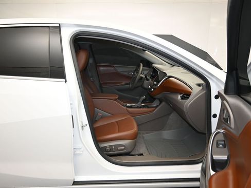 Used 2016 Chevrolet Malibu LT w/ Leather Package image 27