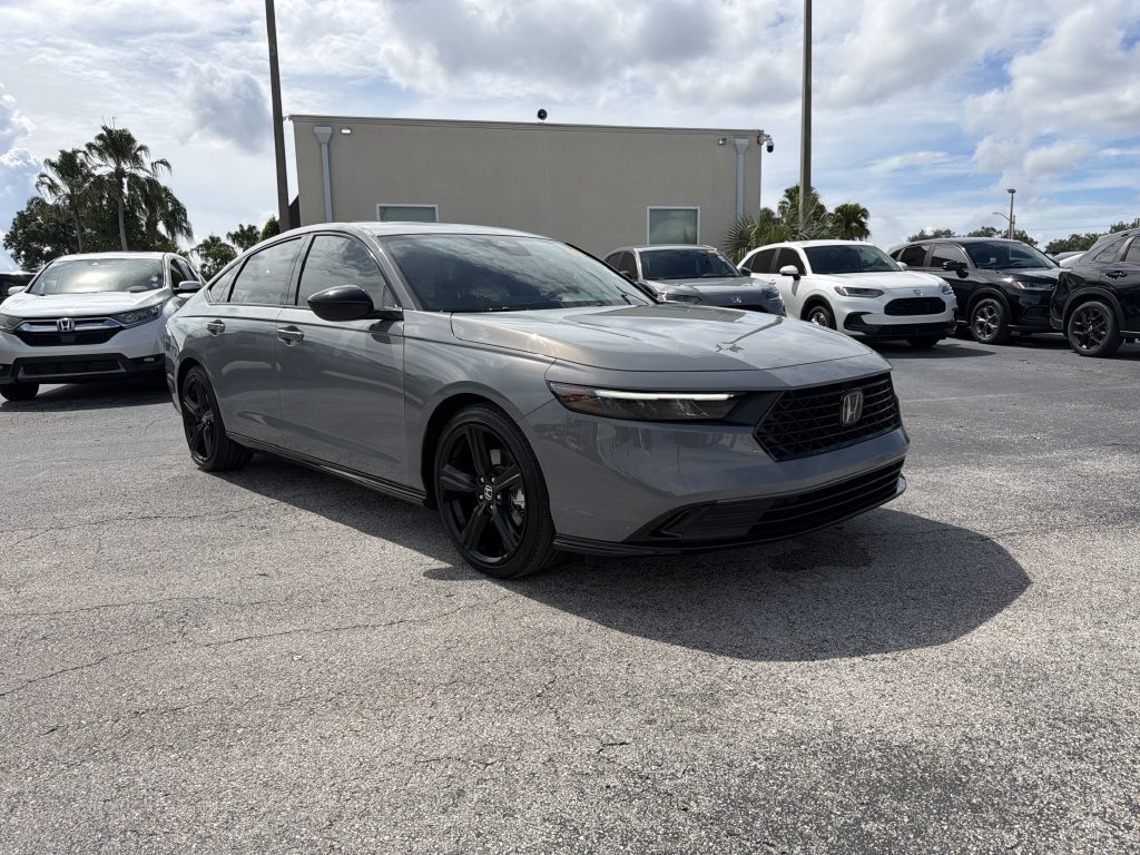 Used 2025 Honda Accord Sport image 2