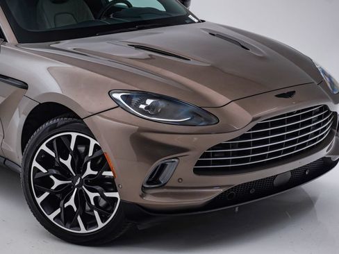 Used 2023 Aston Martin DBX AWD/4WD image 4
