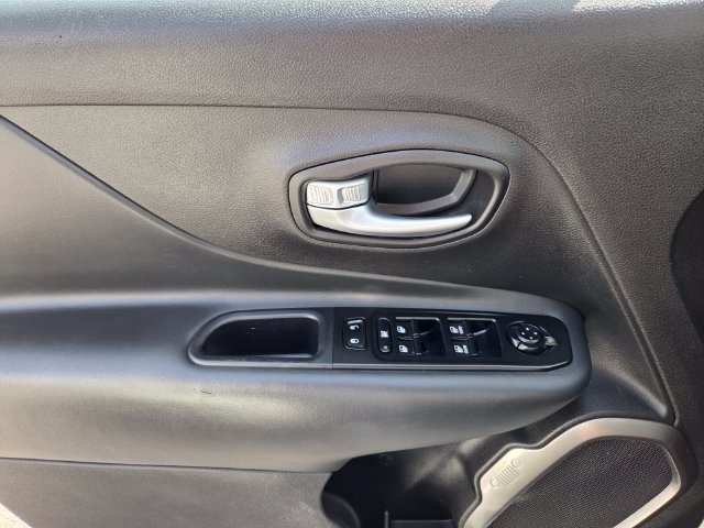 Used 2022 Jeep Renegade Latitude w/ Convenience Group AWD/4WD image 21