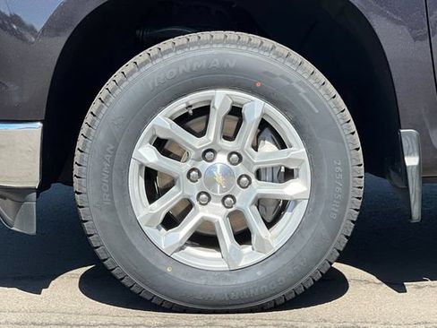 Used 2022 Chevrolet Silverado 1500 LT AWD/4WD image 36