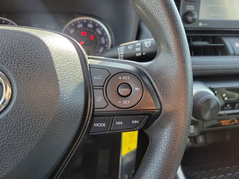 Used 2021 Toyota RAV4 LE image 23