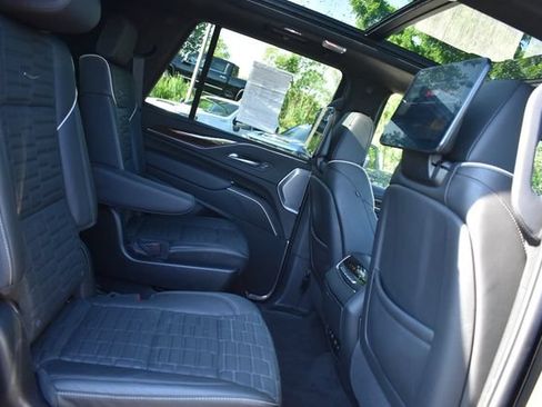 Certified 2024 Cadillac Escalade Sport Platinum w/ Heavy-Duty Trailer Package AWD/4WD image 20