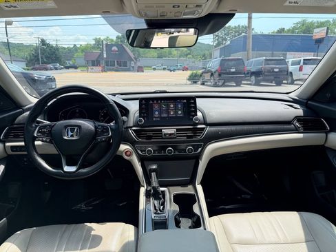 Used 2018 Honda Accord Touring image 18