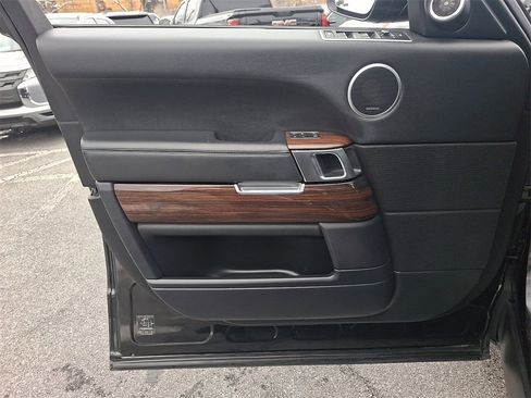 Used 2017 Land Rover Range Rover HSE image 13