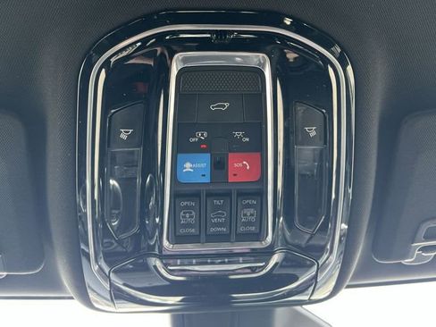 Used 2021 Jeep Grand Cherokee L Overland w/ Luxury Tech Group IV AWD/4WD image 24