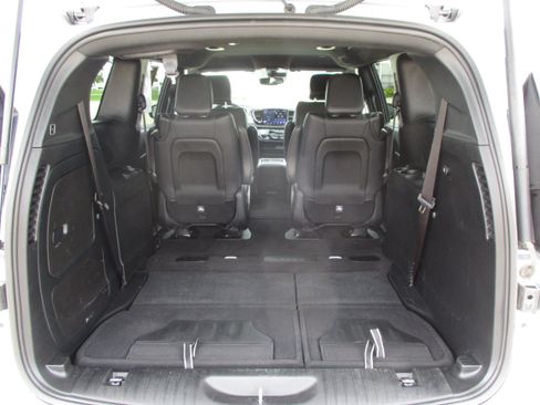 Used 2024 Chrysler Pacifica Limited FWD image 42