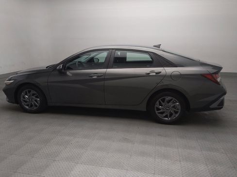 Used 2024 Hyundai Elantra SEL FWD image 3