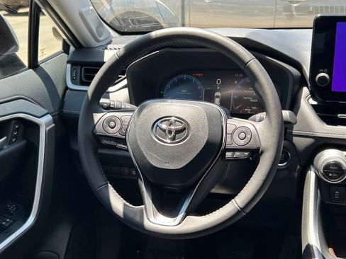 Used 2025 Toyota RAV4 Limited FWD image 40