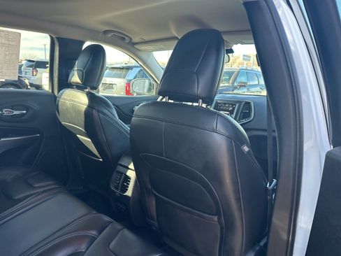 Used 2020 Jeep Cherokee Latitude Plus image 24