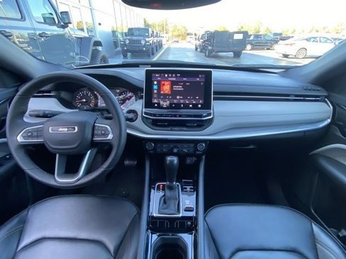 Used 2024 Jeep Compass Limited image 15