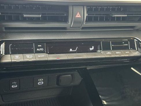 Certified 2025 Toyota Prius LE image 23