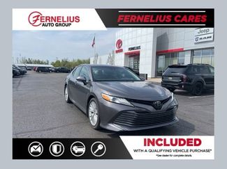 Used 2018 Toyota Camry XLE FWD video 1