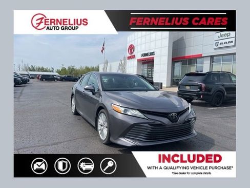 Used 2018 Toyota Camry XLE FWD image 1
