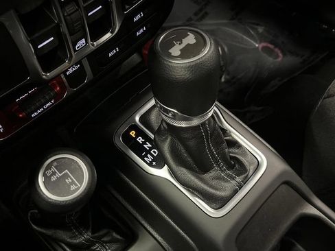 Certified 2024 Jeep Wrangler Willys image 18