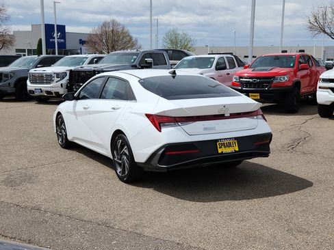 Used 2025 Hyundai Elantra Limited image 3