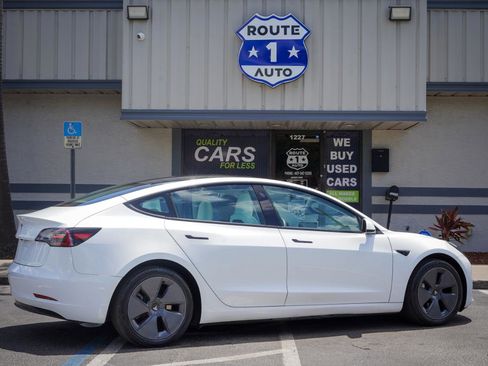 Used 2023 Tesla Model 3 Standard Range RWD image 3