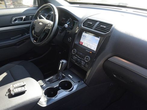 Used 2018 Ford Explorer XLT w/ Equipment Group 201A image 30