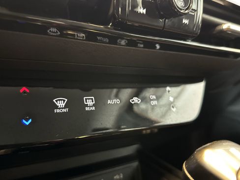 Used 2025 Nissan Kicks SR AWD/4WD image 18