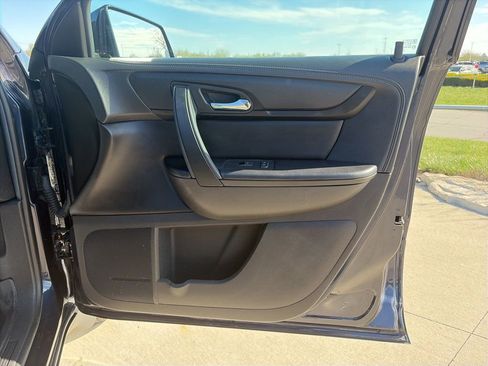 Used 2015 Chevrolet Traverse LT w/ Style and Technology Package image 26