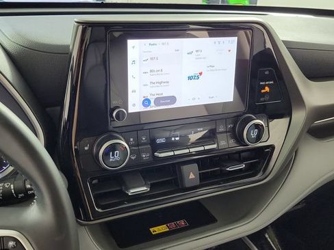 Used 2025 Toyota Highlander XLE FWD image 30