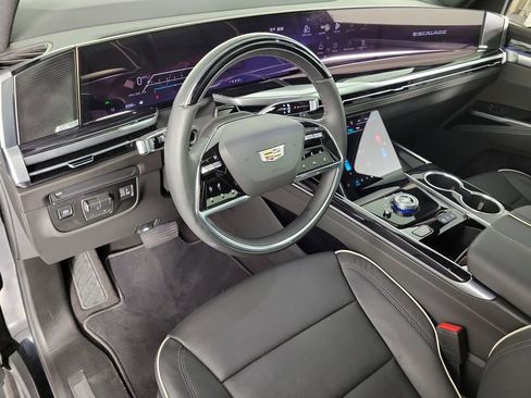 Certified 2026 Cadillac Escalade Sport w/ LPO, Floor Liner Package image 18