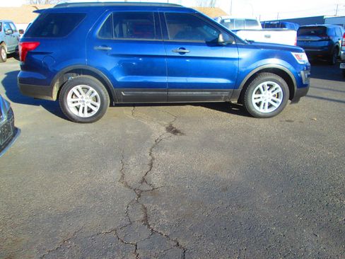 Used 2017 Ford Explorer 4WD image 2