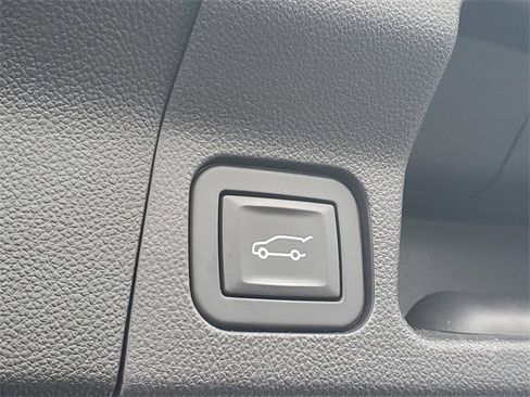 Used 2019 GMC Acadia SLE w/ LPO, Floor Liner Package image 9