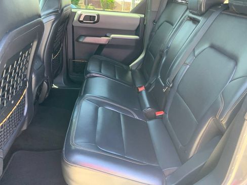 Used 2023 Ford Bronco Badlands w/ Sasquatch Package AWD/4WD image 17