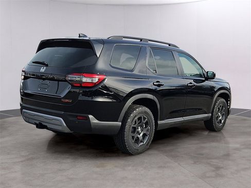 New 2025 Honda Pilot TrailSport image 3