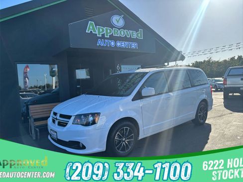 Used 2018 Dodge Grand Caravan GT image 1