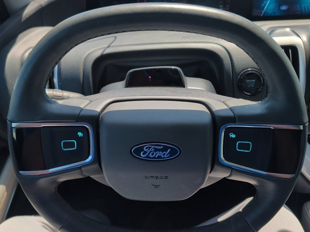 Used 2025 Ford Expedition Active RWD image 18