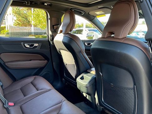 Used 2022 Volvo XC60 B5 Momentum w/ Advanced Package image 31