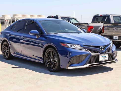 Used 2023 Toyota Camry XSE FWD image 3
