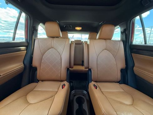 Used 2021 Toyota Highlander Platinum image 29