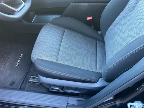 Used 2023 Nissan Rogue SV image 15