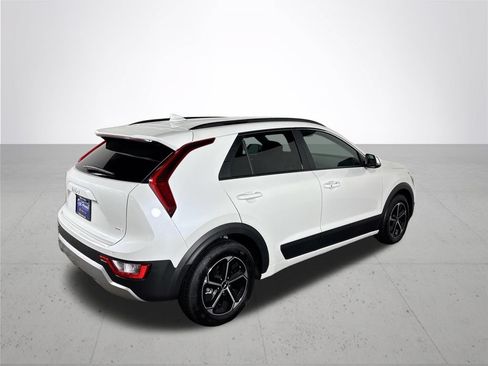 Certified 2025 Kia Niro EX FWD image 7