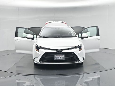 Used 2025 Toyota Corolla LE image 32