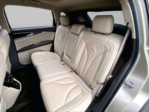 Used 2017 Lincoln MKX Reserve w/ Lincoln MKX Climate Package FWD image 19