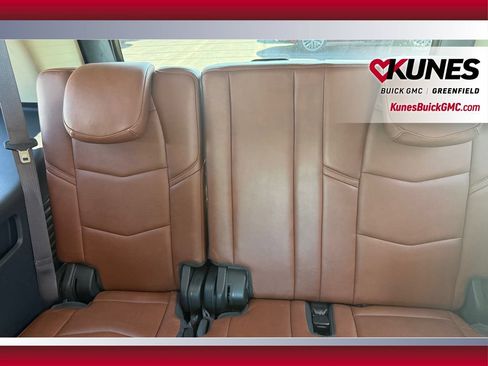 Used 2016 Cadillac Escalade Luxury AWD/4WD image 35