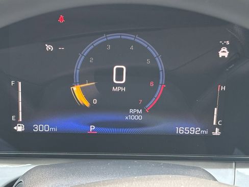 Used 2025 Chevrolet Trax LT FWD image 35