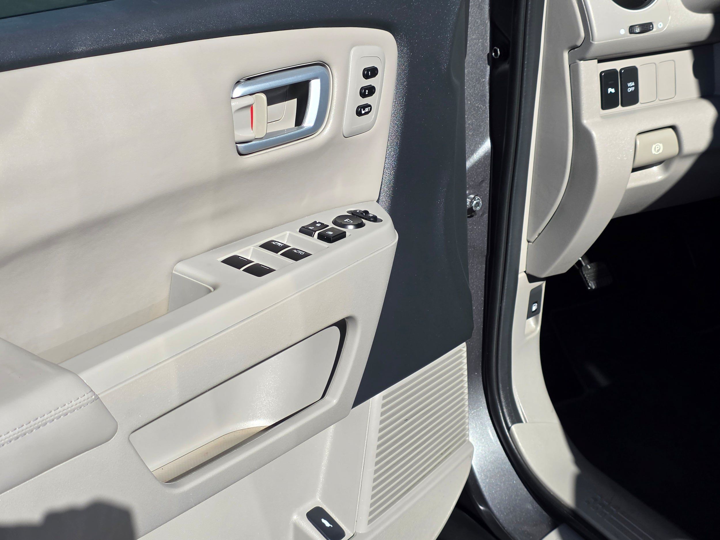 Used 2011 Honda Pilot Touring image 13