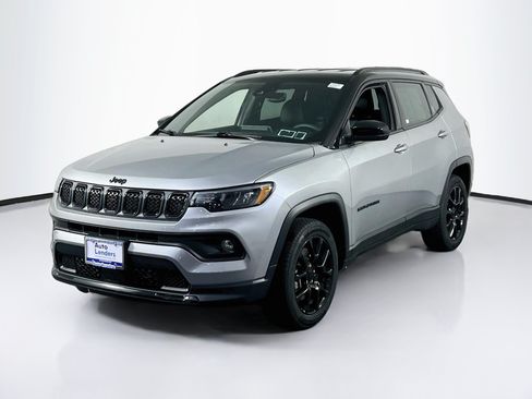 Used 2023 Jeep Compass Latitude w/ Convenience Group AWD/4WD image 1