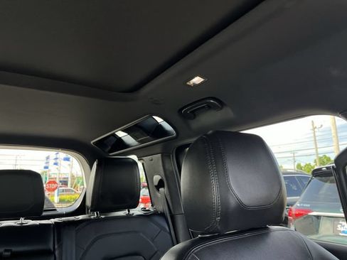 Used 2023 Land Rover Defender 110 S AWD/4WD image 15