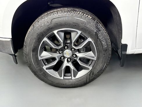 Used 2024 Chevrolet Silverado 1500 LT AWD/4WD image 37