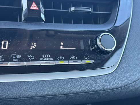 Used 2024 Toyota Corolla LE w/ LE Convenience Package FWD image 29